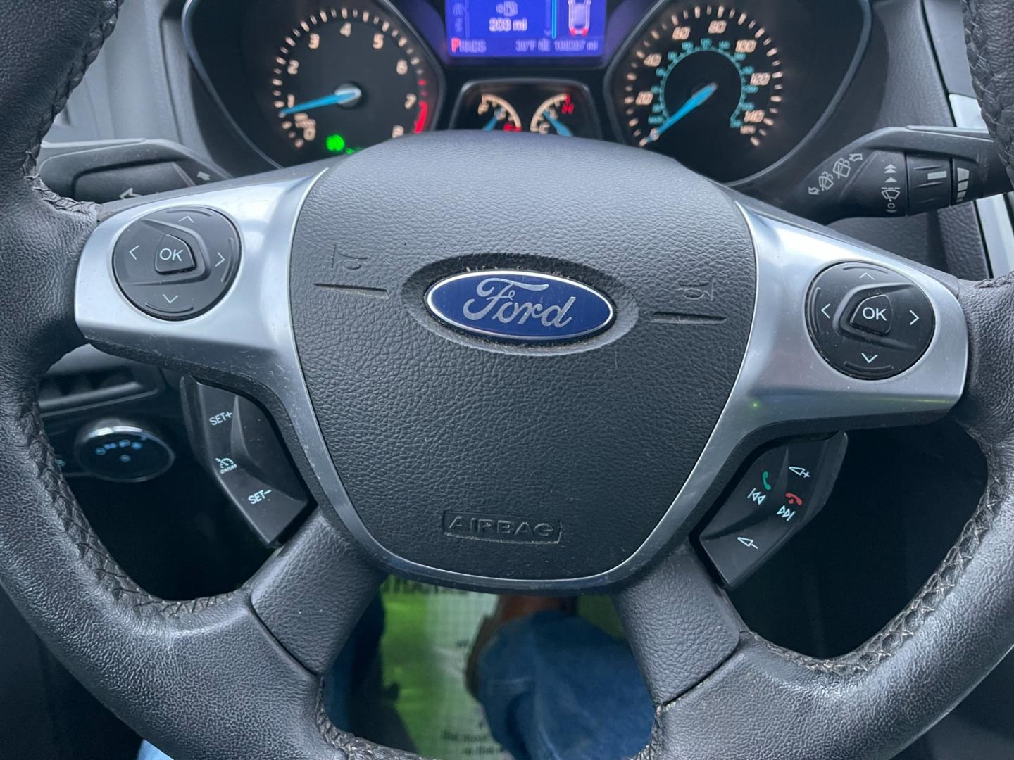 2013 White /Black Ford Focus SE Hatch (1FADP3K29DL) with an 2.0L I4 DOHC 16V engine, 6 Speed Automatic transmission, located at 547 E. Main St., Orwell, OH, 44076, (440) 437-5893, 41.535435, -80.847855 - Photo#22